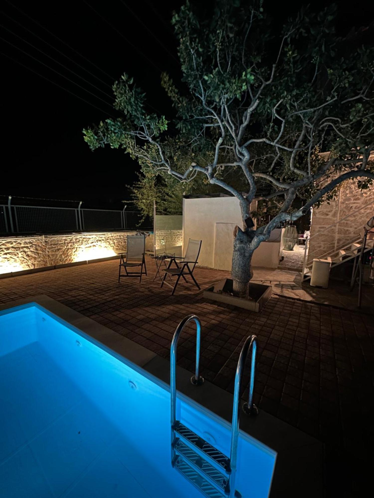 דירות Khloi Solmar Aegina With Private Pool - Jacuzzi מראה חיצוני תמונה